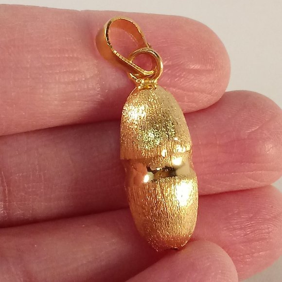 18K Yellow Gold Filled 3D Carved Textured Army Bullet Necklace Pendant Gift - Picture 2 of 4